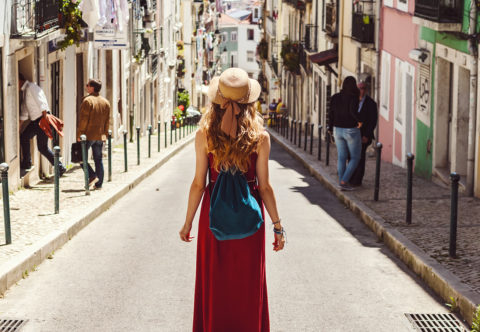 Proč se nemusíte bát vyrazit sama na dovolenou a jak si ji užít?