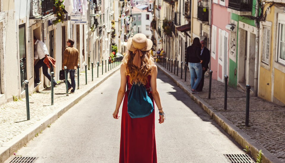 Proč se nemusíte bát vyrazit sama na dovolenou a jak si ji užít?