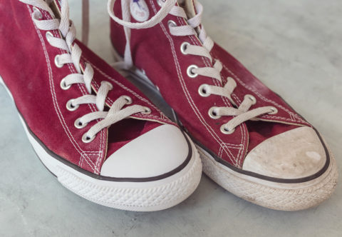 Vyzkoušeli jsme 5 způsobů, jak vyčistit tenisky, které se nesmí prát