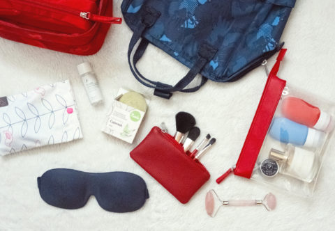 Kosmetiku vozím v malé taštičce, a přesto mi nic nechybí. Jak na to?