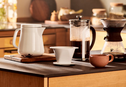 Jak se mění barva kávy podle způsobu pražení i přípravy