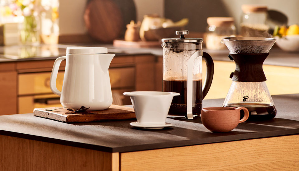 Jak se mění barva kávy podle způsobu pražení i přípravy