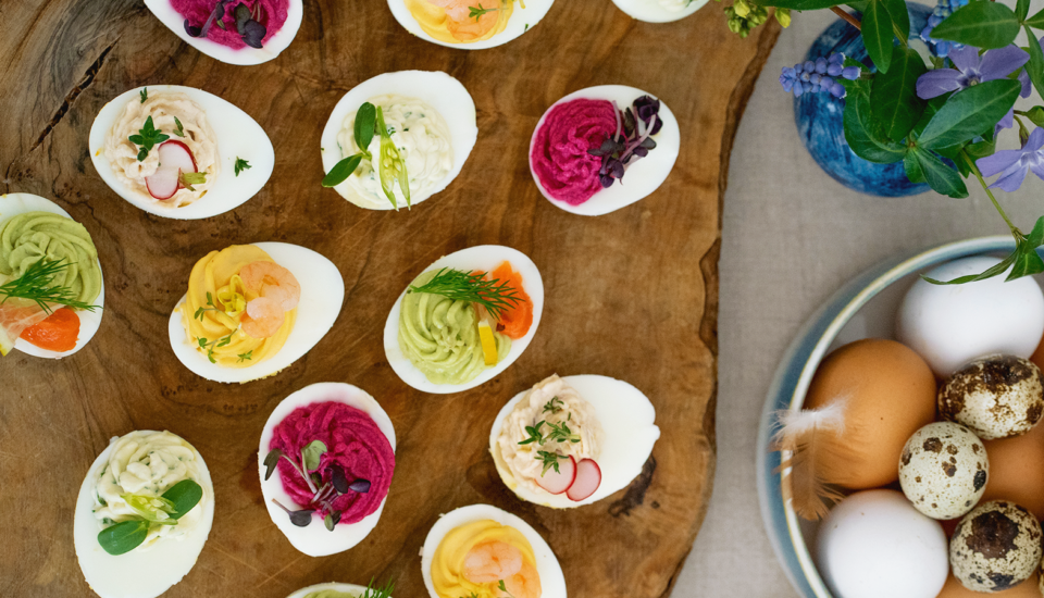 5 receptů na plněná vejce. Náš tip na chuťovky, které děláváme nejen po Velikonocích