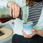 Kávu si nejraději připravuji ve stylu chemexu. Návod a užitečné tipy na to, jak skládám filtr