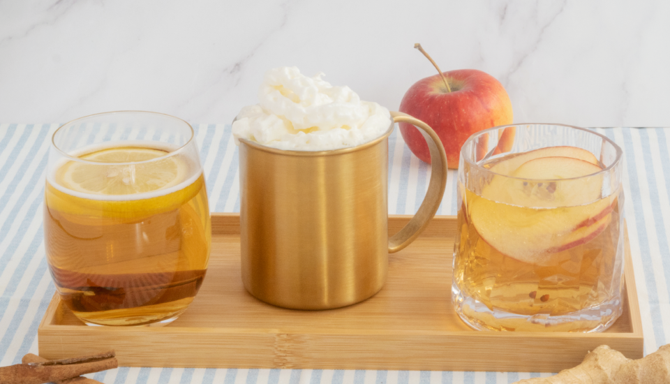 Svařený cider s karamelem a šlehačkou a další dva hřejivé recepty
