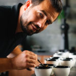 Markus Meusburger: Ke kávě se můžete chovat jako k vínu. Použití kvasinek přinese docela nové chutě