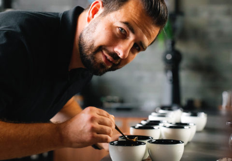 Markus Meusburger: Ke kávě se můžete chovat jako k vínu. Použití kvasinek přinese docela nové chutě