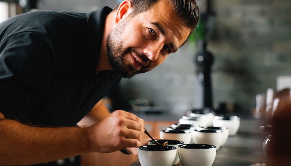 Markus Meusburger: Ke kávě se můžete chovat jako k vínu. Použití kvasinek přinese docela nové chutě