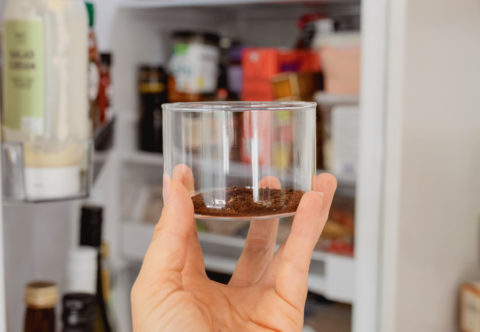 5 vyzkoušených tipů, jak využít kávový lógr při úklidu domácnosti