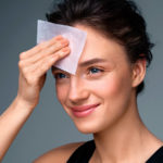 Pot a slzy léta. Pomoc, teče mi obličej – co proti pocení dělat?