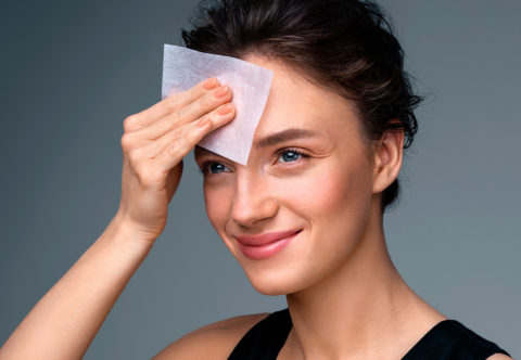 Pot a slzy léta. Pomoc, teče mi obličej – co proti pocení dělat?