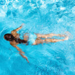 Plavání je nezávislé na počasí, ale jak u něj vydržet?