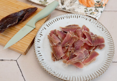 Recept na domácí sušené maso – pochoutku na sváteční stůl i jedlý dárek pro gurmány plný bílkovin