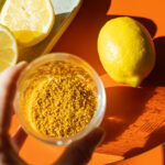 Z přebytku citronových slupek dělám citronový prach. Co to je a jak ho využít?