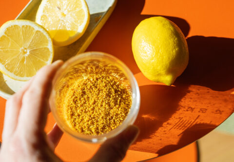 Z přebytku citronových slupek dělám citronový prach. Co to je a jak ho využít?