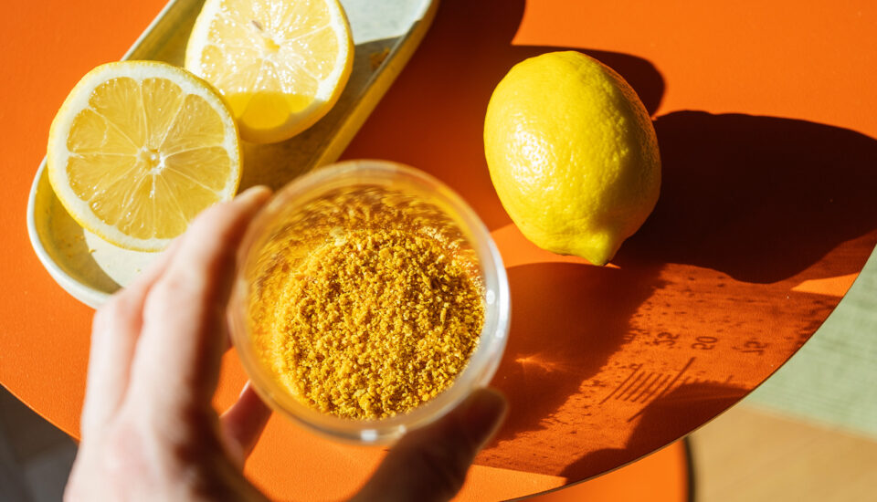 Z přebytku citronových slupek dělám citronový prach. Co to je a jak ho využít?
